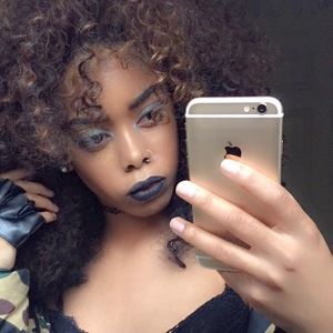 Meet your Posher, Aunya